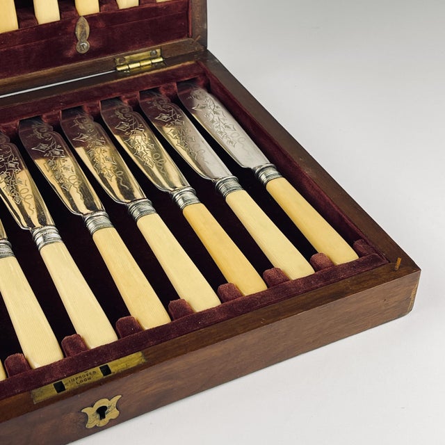 Antique Silver-Plated Fish Knifes and Forks for 12 from Sheffield, England, 1910s, Set of 24 For Sale - Image 13 of 18