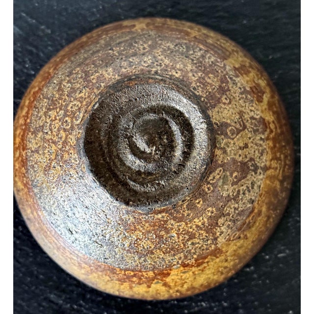 Fine Korean Ceramic Kugibori Irabo Chawan with Oil Drop Glaze For Sale In Atlanta - Image 6 of 18