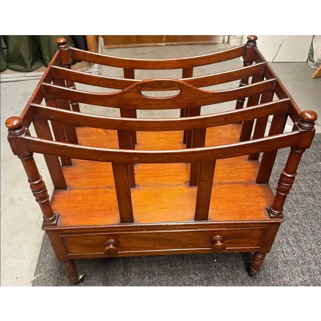 VTG Georgian Style Mahogany Canterbury Magazine Rack W/ Drawer & Brass Casters For Sale - Image 12 of 12