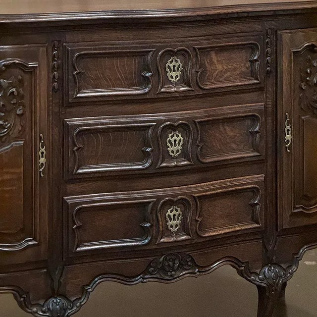 Antique French Louis XIV Commode ~ Cabinet ~ Credenza For Sale - Image 10 of 12