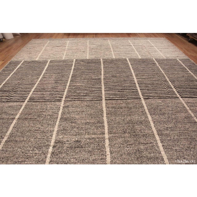 Large Geometric Grey Color Modern Contemporary Area Rug For Sale In New York - Image 6 of 9