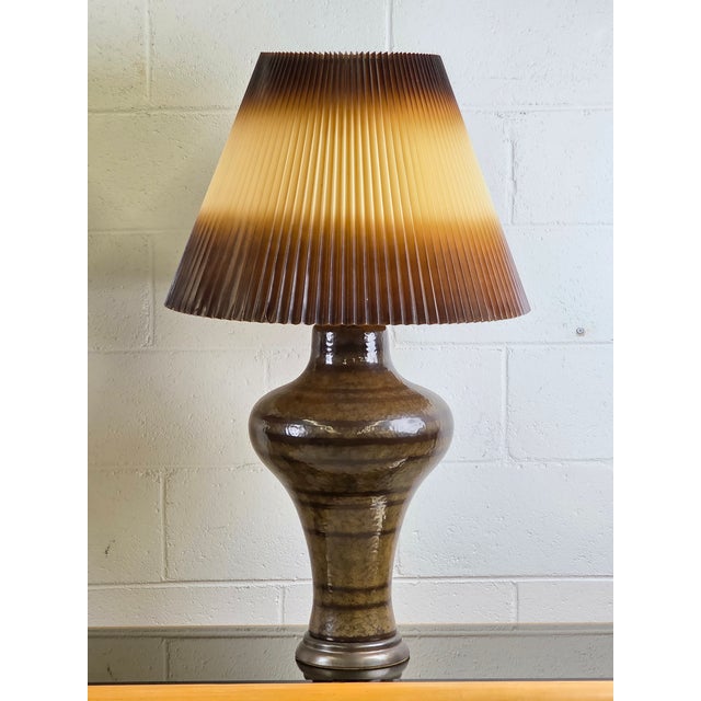 Ceramic Mid 20th Century Earth Toned Mid Century Lamps With Original Hombre Shades - a Pair For Sale - Image 7 of 7