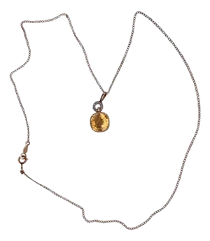 14 Karat Gold Necklace .30 Carat One Round Topaz 3.31 Grams Chain