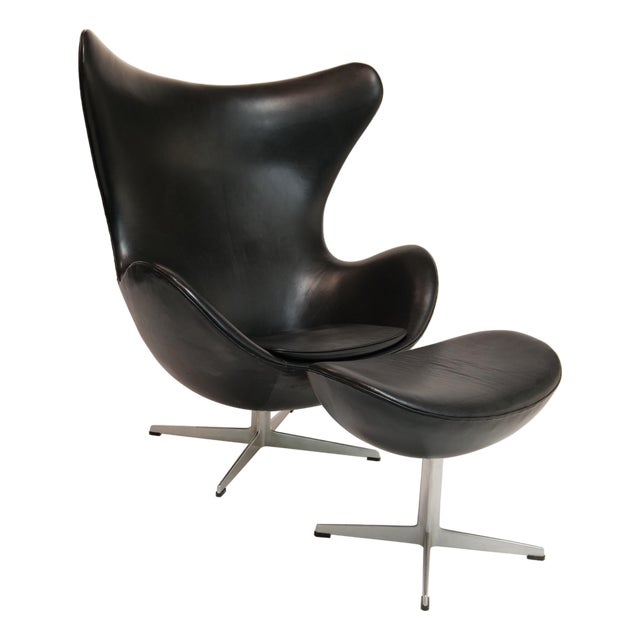 Mid 20th Century Arne Jacobsen Black Leather Egg Chair with Ottoman for Fritz Hansen For Sale