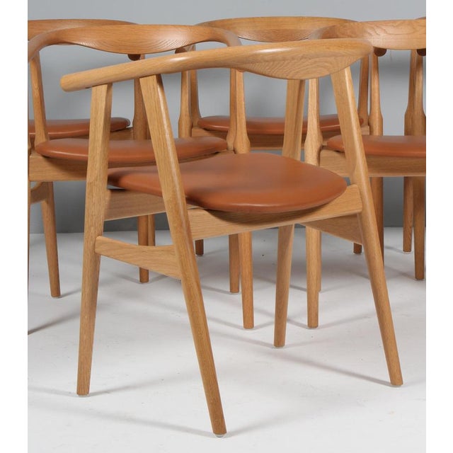 Model GE-525 Armchairs in Oak and Aniline Leather by Hans J. Wegner for Getama, 1990s, Set of 6 For Sale - Image 9 of 12