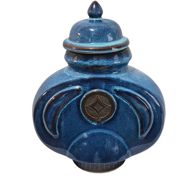 Asian Chinoiserie Blue Pottery Lidded Ginger Jar W/Medallion Center Decoration For Sale - Image 11 of 11