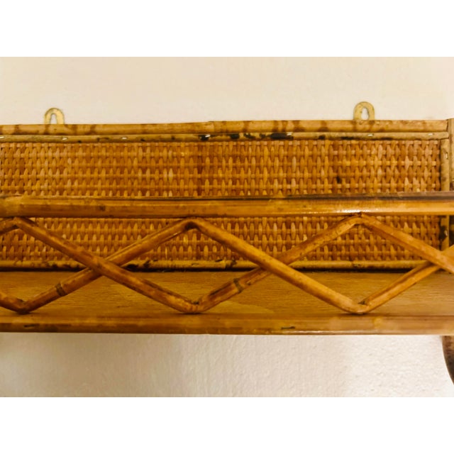 Wonderful vintage shelf with towel rack in pristine condition. Very sturdy and ready to hang. Great accent piece to use in...