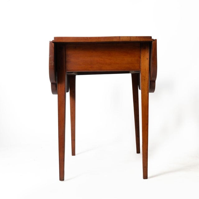 Early 19th Century Cherry Federal Period Drop Leaf Pembroke Table For Sale - Image 4 of 9