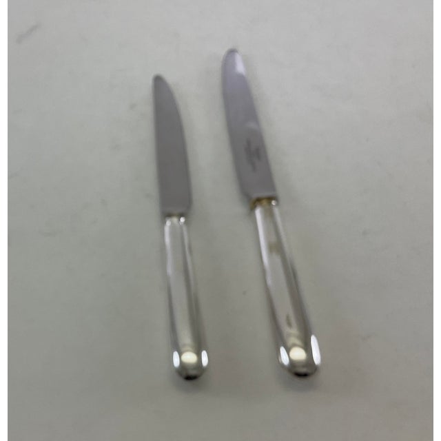 New 1980s Complete European Cutlery Set for 12, Including Fish Eaters & Serving Pieces 129 Pieces. Old English For Sale In New York - Image 6 of 17