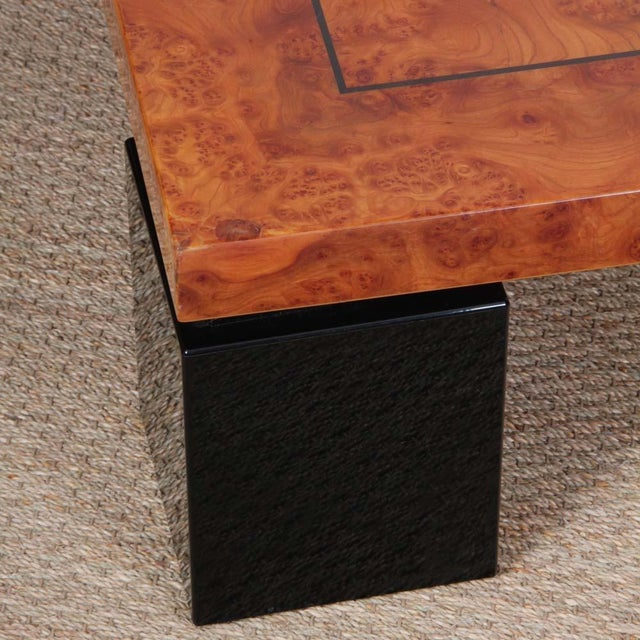 Square Coffee Table in Elm Burl, 1980s, in Good conditions. Designed 1980 to 1989