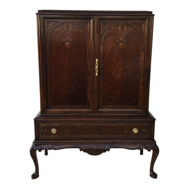 Vintage Mahogany Display Cabinet | Queen Anne Style Cabinet | Mirrored Interior For Sale