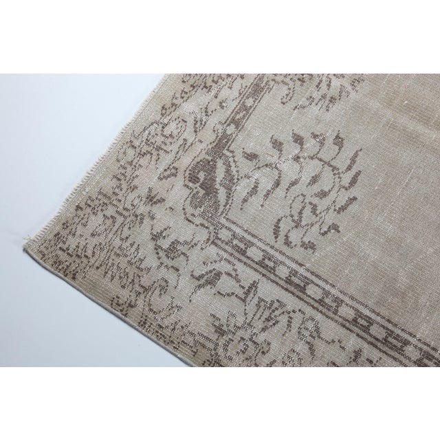 Vintage Distressed Oushak Rug – Faded Neutrals, Classic Floral Medallion -4' 9'' X 7' 11'' For Sale - Image 9 of 12