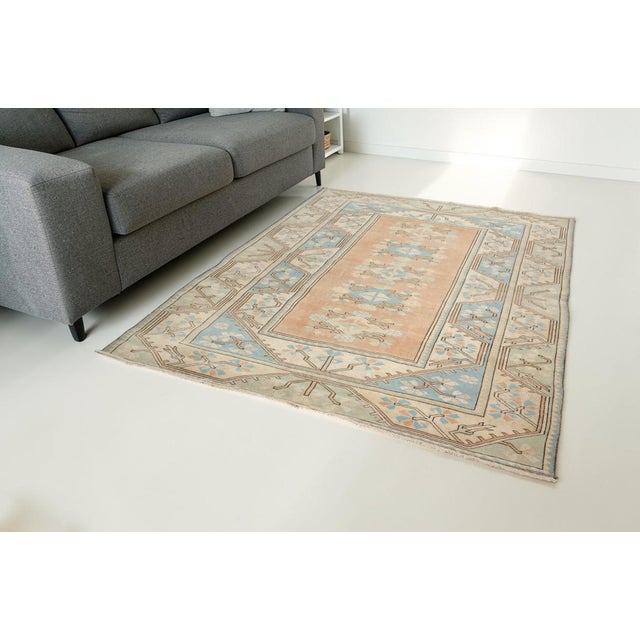 Bring an authentic and sophisticated touch to your home with this beautiful, hand-knotted vintage Turkish rug. Featuring a...