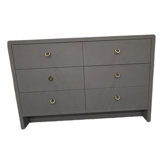Brand New Villa & House Bryant Linen Extra Large 6-Drawer Chest in Winter Gray For Sale