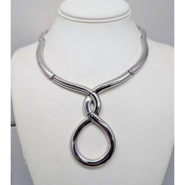 Vintage 1976 Signed Monet Rhodium Plated Loop Twisted Necklace For Sale In Philadelphia - Image 6 of 10