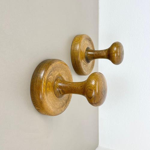 Charlotte Perriand Hook Coat Rack in the style of Charlotte Perriand, 1970s, Set of 2 For Sale - Image 4 of 18