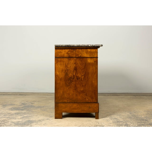 Mid-19th Century French Louis Philippe Walnut Commode With Gray Marble Top For Sale - Image 13 of 17