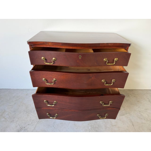Vintage Serpentine-Front Mahogany Three-Drawer Nightstand / Bachelor’s Chest For Sale - Image 4 of 12