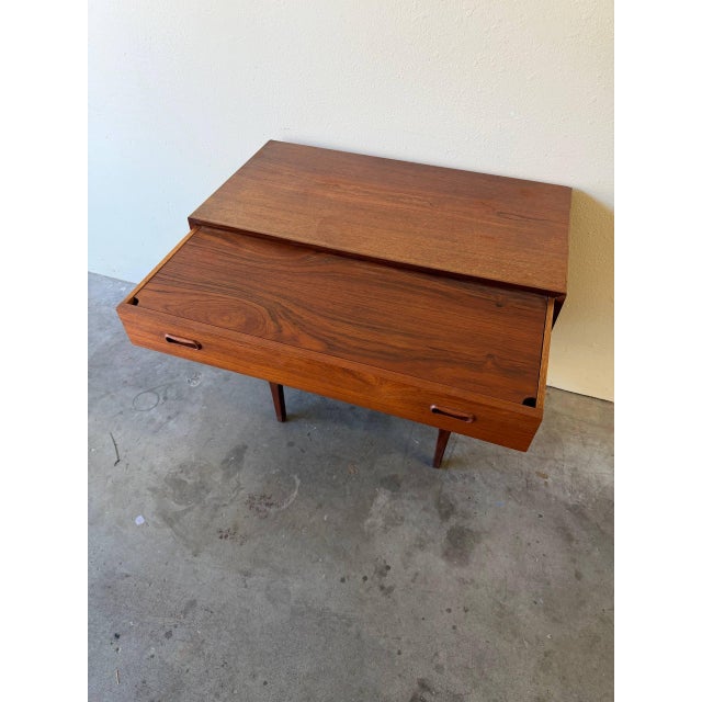 Vintage Danish Teak Dressing Table Dresser – Mid Century Modern Vanity 1960s For Sale In Los Angeles - Image 6 of 10