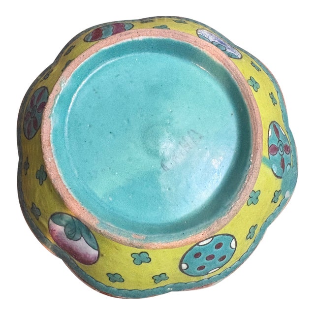 Chinese Export Porcelain Bowl in Bright Colors Circa 1891-1919 For Sale