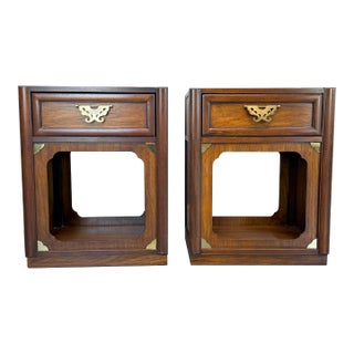 Pair of Vintage Thomasville Mystique Collection Chinoiserie Nightstands With Brass Hardware For Sale