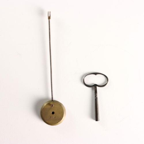 French Mantelpiece Clock in Gilded Bronze For Sale - Image 9 of 10