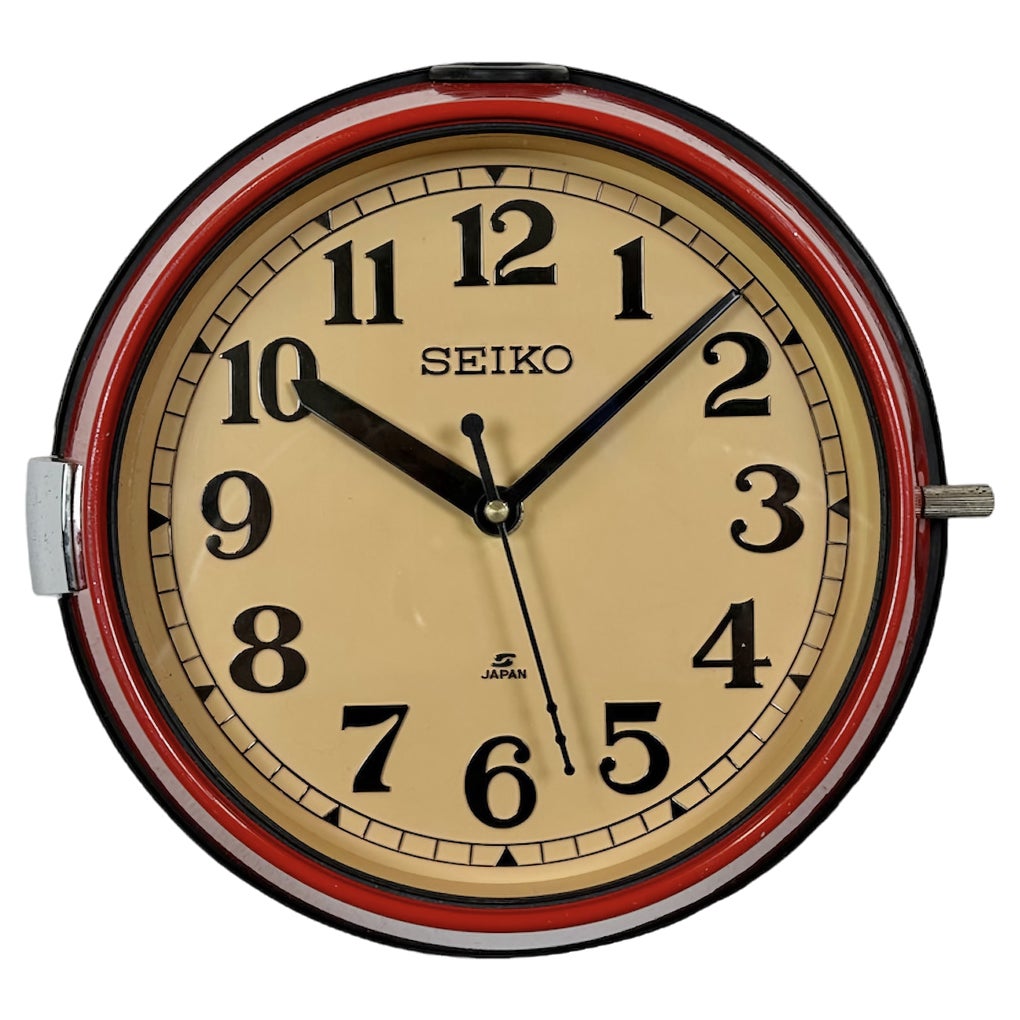 vintage-red-seiko-navy-wall-