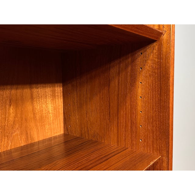 Restored Danish Teak Bookcase by Poul Hundevad For Sale - Image 15 of 18