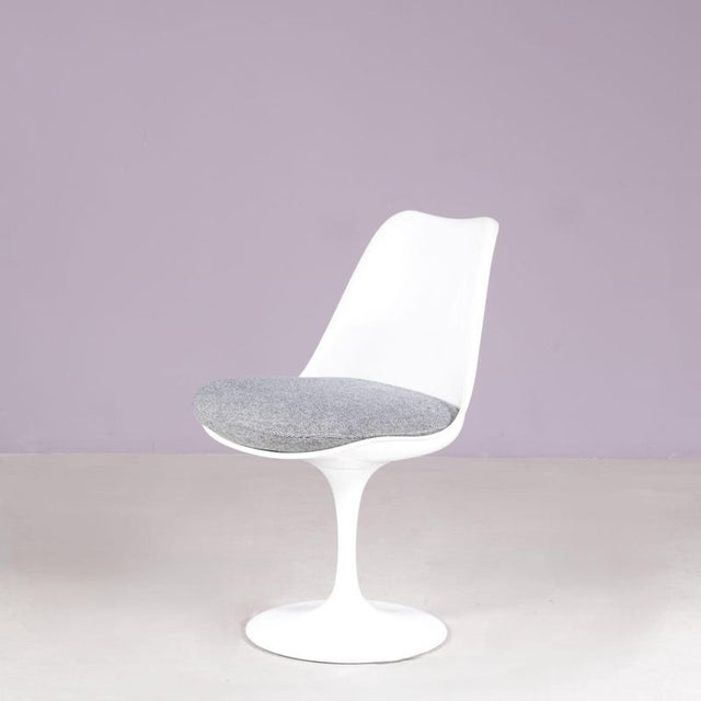 Gray Tulip Chairs with Gray Fabric Cushions by Eero Saarinen for Knoll International, USA, 1960s, Set of 4 For Sale - Image 8 of 12