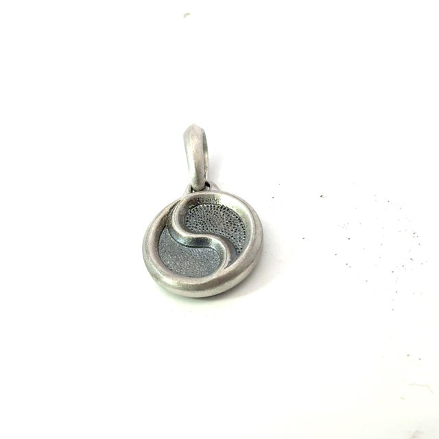 Contemporary 1990s David Yurman Ying Yang Amulet Sterling Silver Estate For Sale - Image 3 of 5