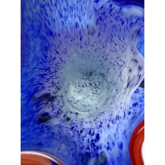 Charming Hand-Blown Small Ruffled Blue Handkerchief Vase With Red Rim in the Style of Dave Chihuly For Sale - Image 14 of 14