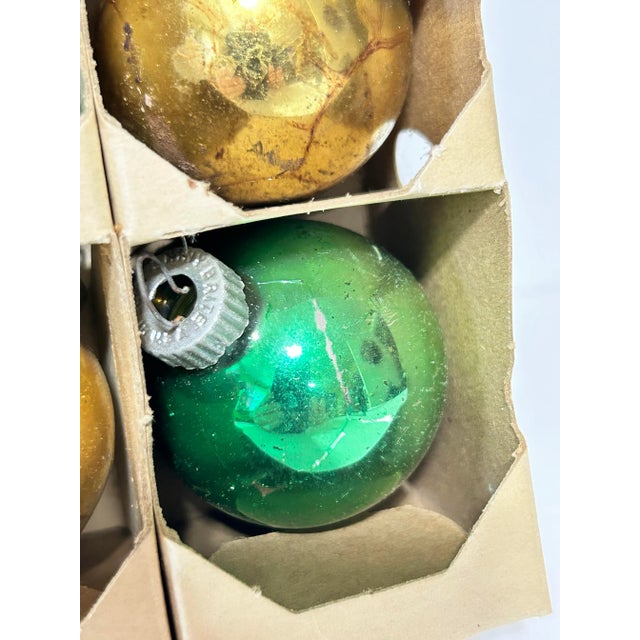 Vintage Shiny Brite Green and Gold Glass Christmas Ornaments – Set of 12 in Original Box For Sale - Image 12 of 12