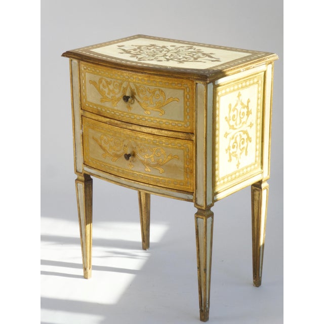 Hollywood Regency Italian Florentine Wooden Chest of Drawers in Gold and White, 1950s For Sale - Image 3 of 11