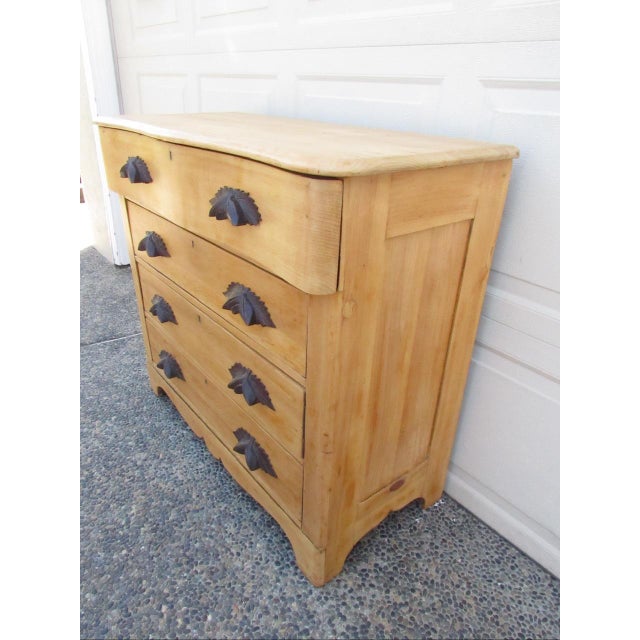 Antique American Scrubbed Pine Dresser For Sale - Image 4 of 18