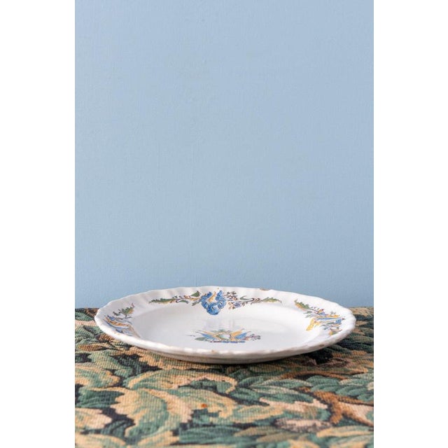 Rococo Faience Flag Plates from Moustiers, 1750s, Set of 2 For Sale - Image 6 of 11