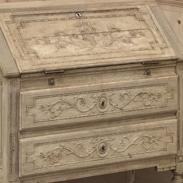 18th Century French Louis XVI Secretary Desk in Stripped Oak For Sale - Image 13 of 18