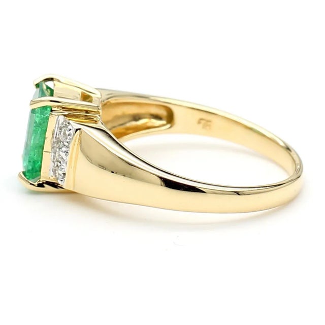 Contemporary 1.60 Carat Emerald & Diamond 14k Gold Classic Set Ring, Size 7.25 For Sale - Image 3 of 8