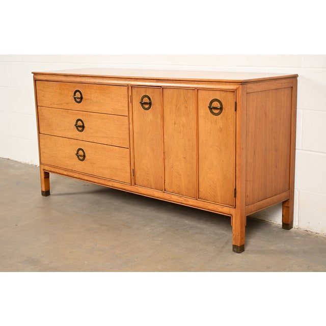 Mid-Century Modern Century Furniture Mid-Century Modern Hollywood Regency Walnut Sideboard Credenza, Circa 1960s For Sale - Image 3 of 18