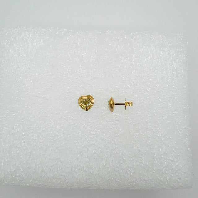 Yellow Diamond Heart Stud Earrings Double Bezel With Ridges in 18k Yellow Gold, A Pair For Sale - Image 4 of 6