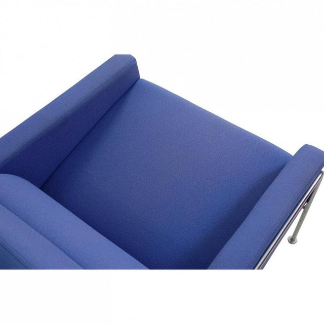 Textile Model 3301 Lounge Chair in Blue Fabric by Arne Jacobsen, 1997 For Sale - Image 7 of 18