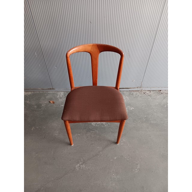 Danish Round Teak Dining Table with Juliane Chairs by Johannes Andersen for Vejle Mobelfabrik, 1960, Set of 5 For Sale - Image 9 of 14