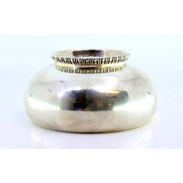 Plain Silver Washbasin with Raised Frieze For Sale - Image 4 of 7