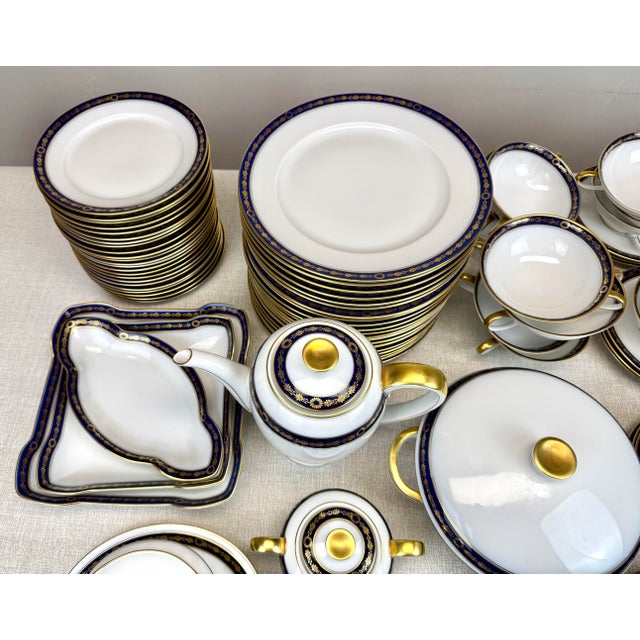 White 1940’s Rosenthal Winifred v Porcelain 118 Piece Dinnerware Serverware Set White, Gold, Cobalt Blue For Sale - Image 8 of 12