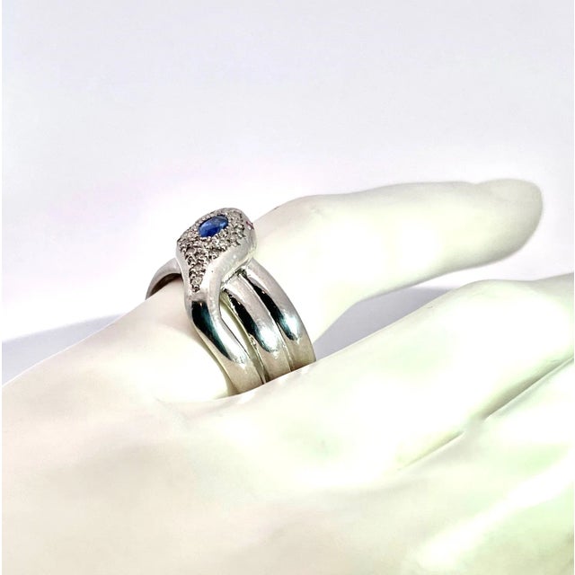 1960s 18k White Gold Diamond Tanzanite Head Snake Ring For Sale - Image 9 of 11