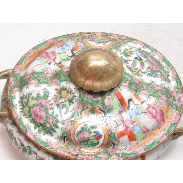 1900s Chinese Export Rose Medallion Porcelain Tureen For Sale - Image 17 of 17