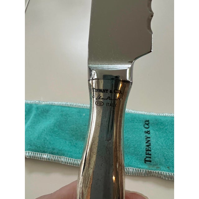 Traditional Tiffany & Co. Sterling Silver Handle Serrated Bread Knife With Dust Bag For Sale - Image 3 of 5