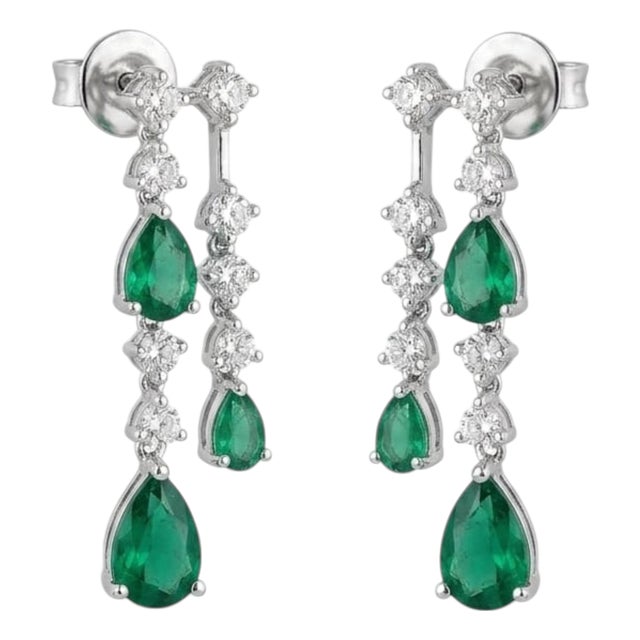 18k Gold Diamond 0.30ct Emerald Stud Earrings, New Creation For Sale
