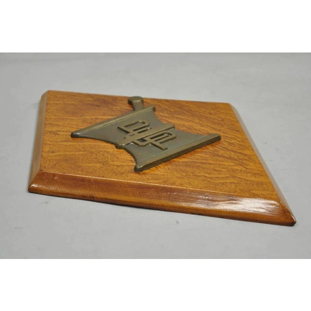 Early 20th Century Antique Arts & Crafts Oak Pharmacy Apothecary Bronze Mortar & Pestle Wall Plaque For Sale In Philadelphia - Image 6 of 9