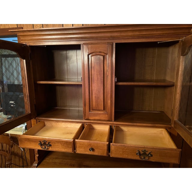Heywood-Wakefield Vintage 1972 Heywood-Wakefield “Old Colony” Solid Rock Maple Buffet / Hutch For Sale - Image 4 of 10