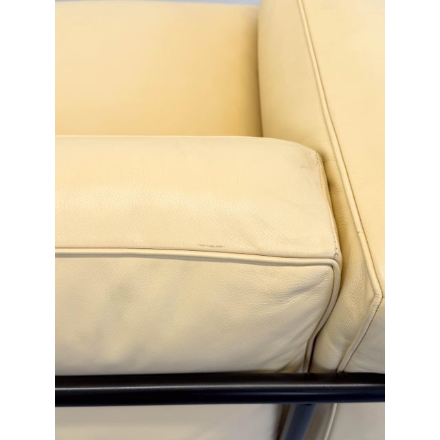 Mid-Century Modern LC2 Two-Seater Sofa in Cream Leather by Le Corbusier Perriand Jeanneret for Cassina, Italy, 2010s For Sale - Image 9 of 11